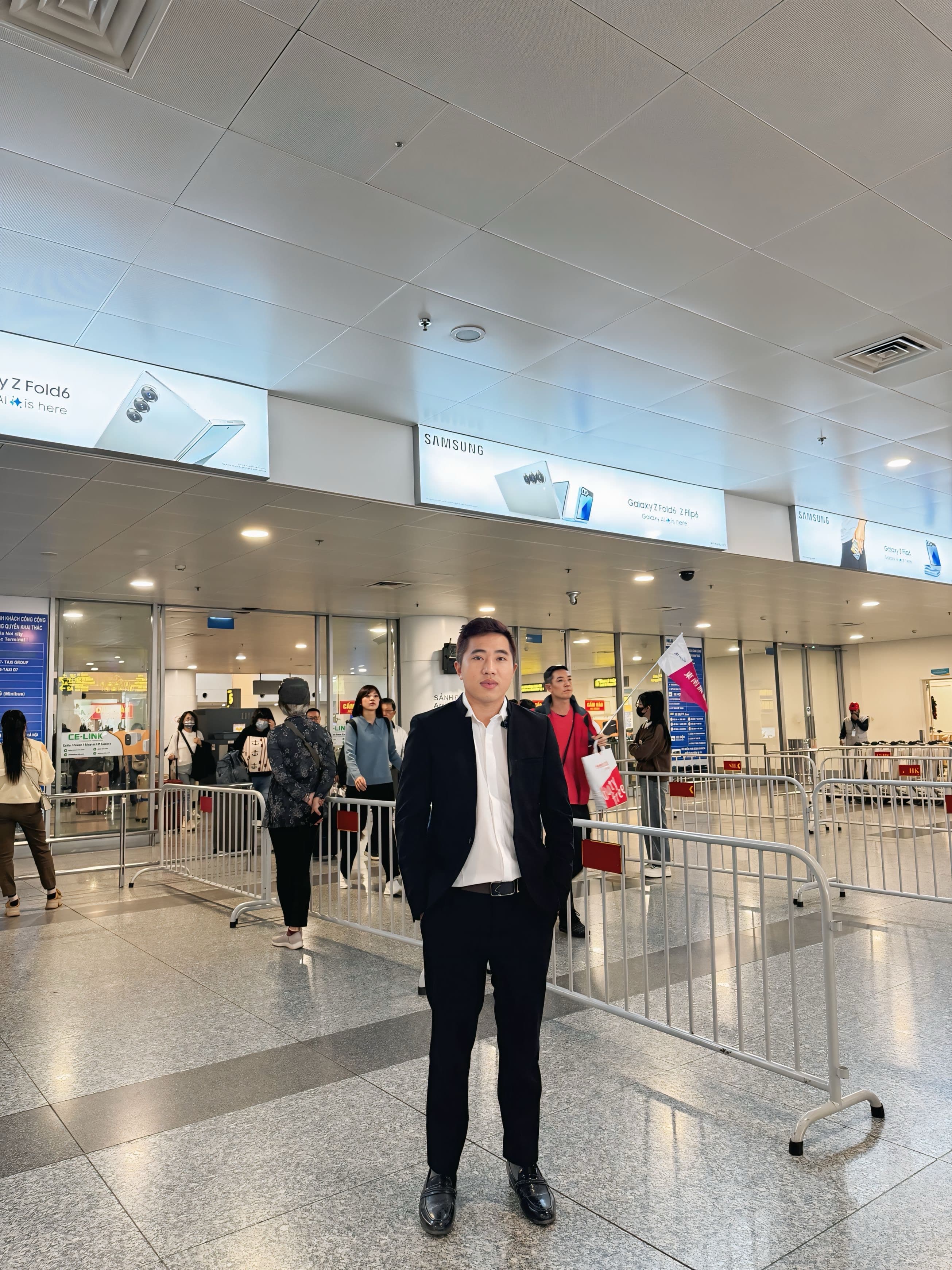 A Sử (Txhim), tus saib xyuas cov neeg txawv teb chaws txoj kev tuaj kho hniav hauv Nyab Laj